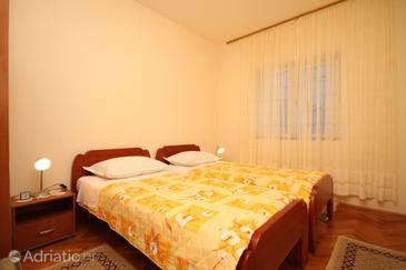 Bedroom Ubli, Bedroom u smještaju tipa room.